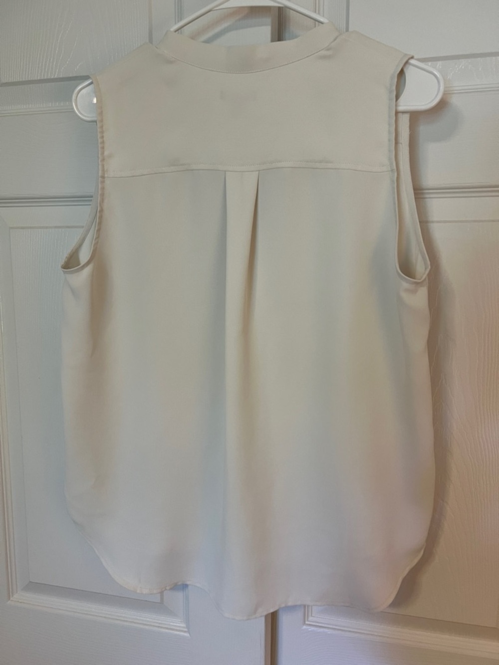 Ann Taylor Cream Sleeveless Split-Neck Camisole - Picture 3 of 3
